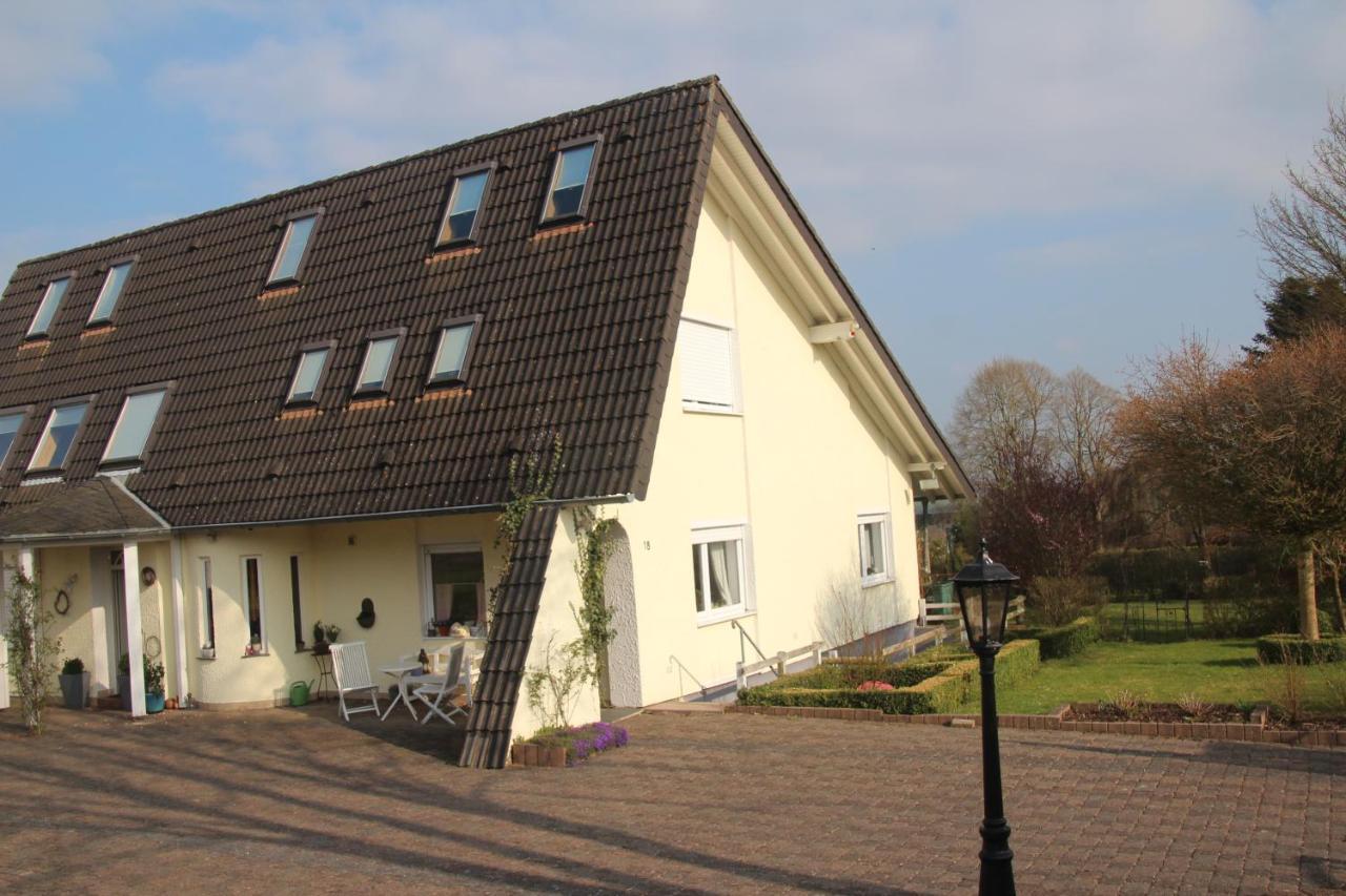 Ferienwohnung Nett Бланкенхайм Екстериор снимка